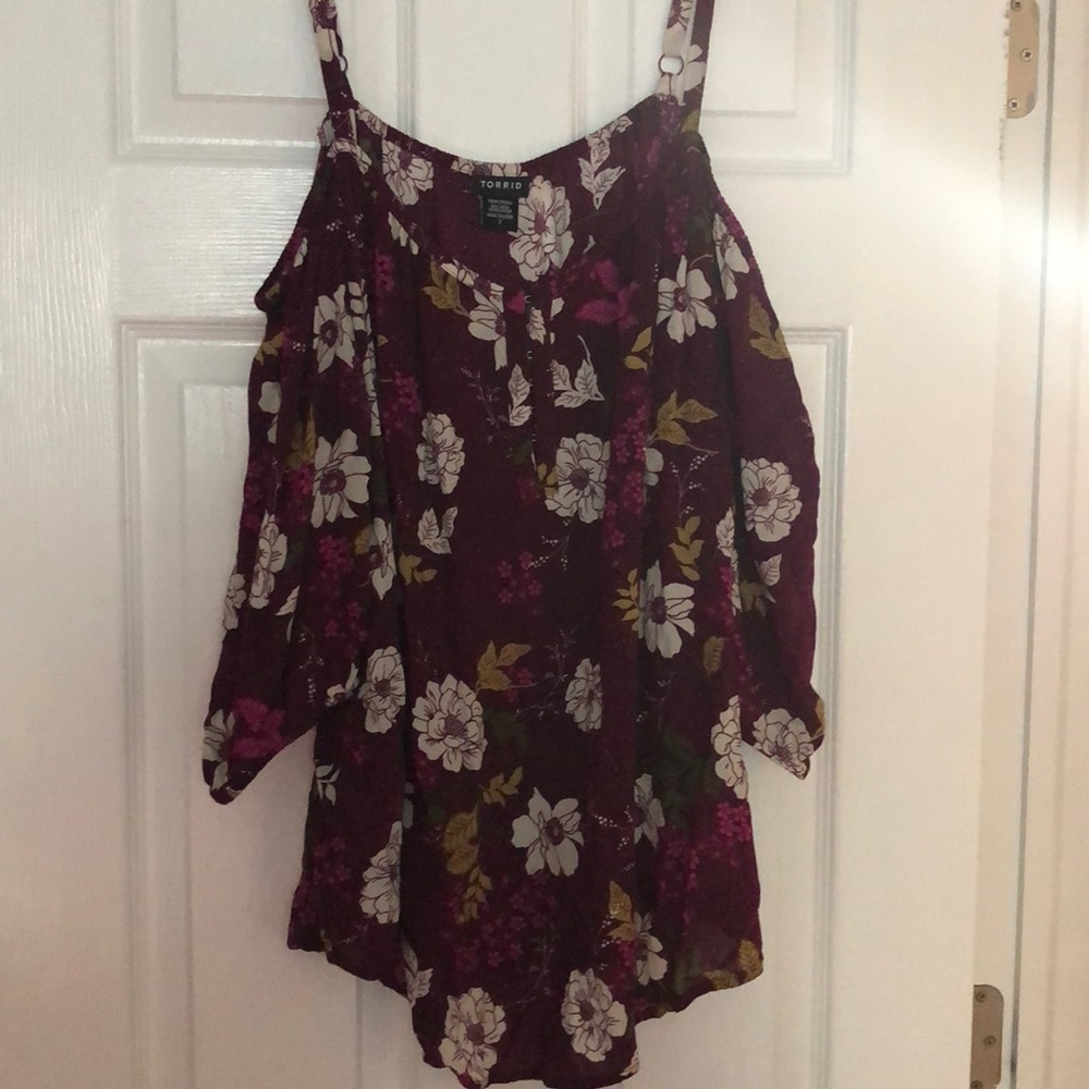 Floral print cold shoulder top
